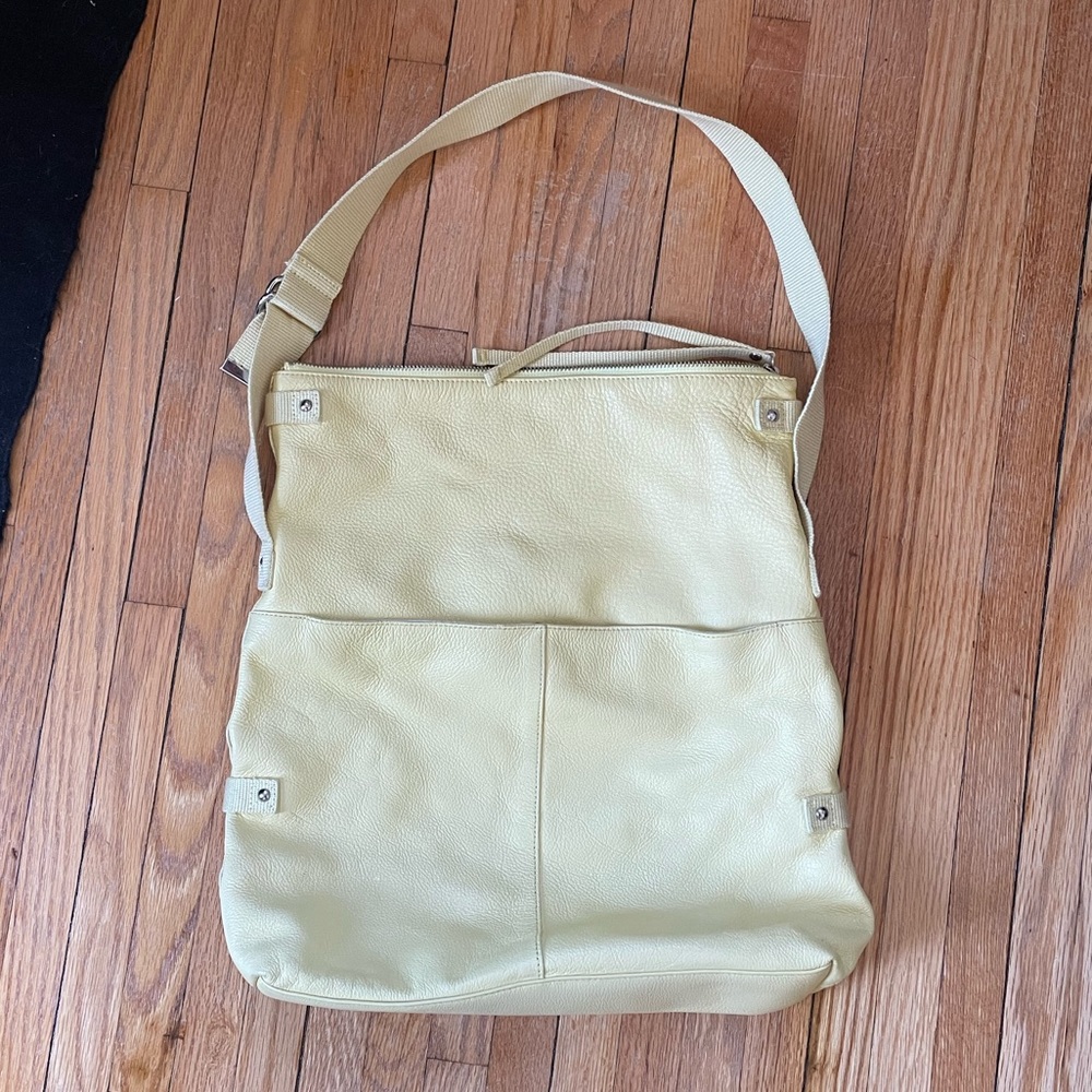 Pale yellow 100% leather zippered bag